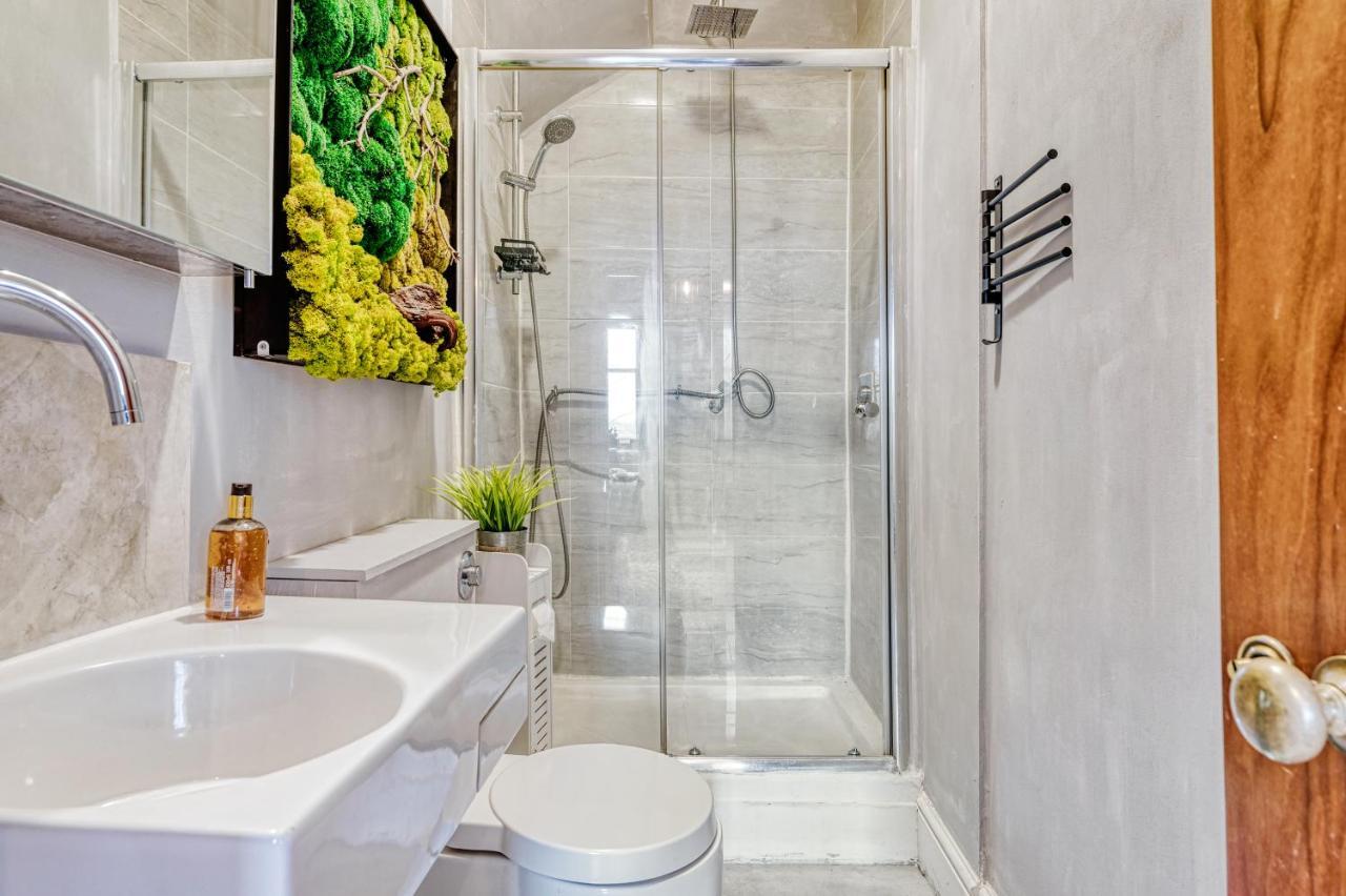Sunny Corner Apartment In Center Of Лондон Екстериор снимка