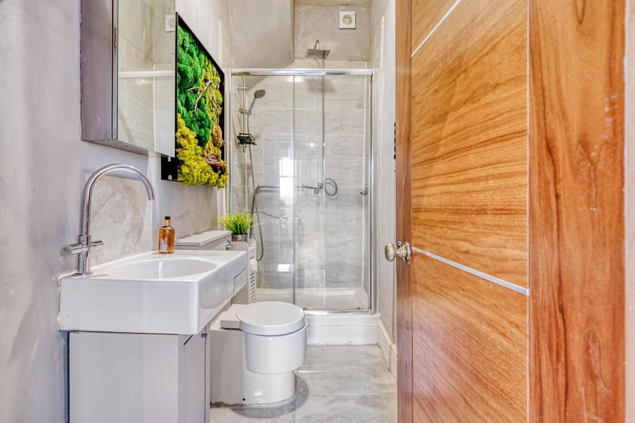Sunny Corner Apartment In Center Of Лондон Екстериор снимка