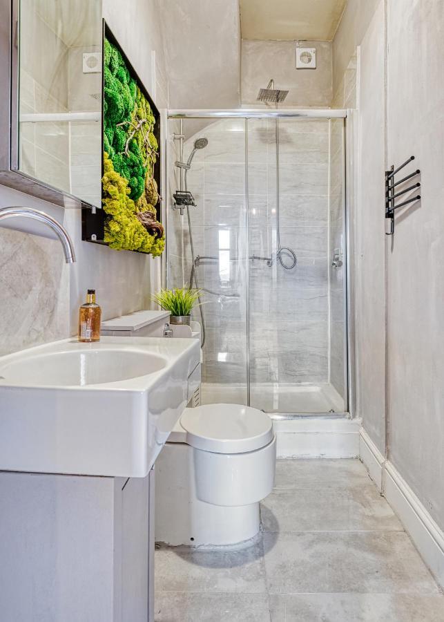 Sunny Corner Apartment In Center Of Лондон Екстериор снимка